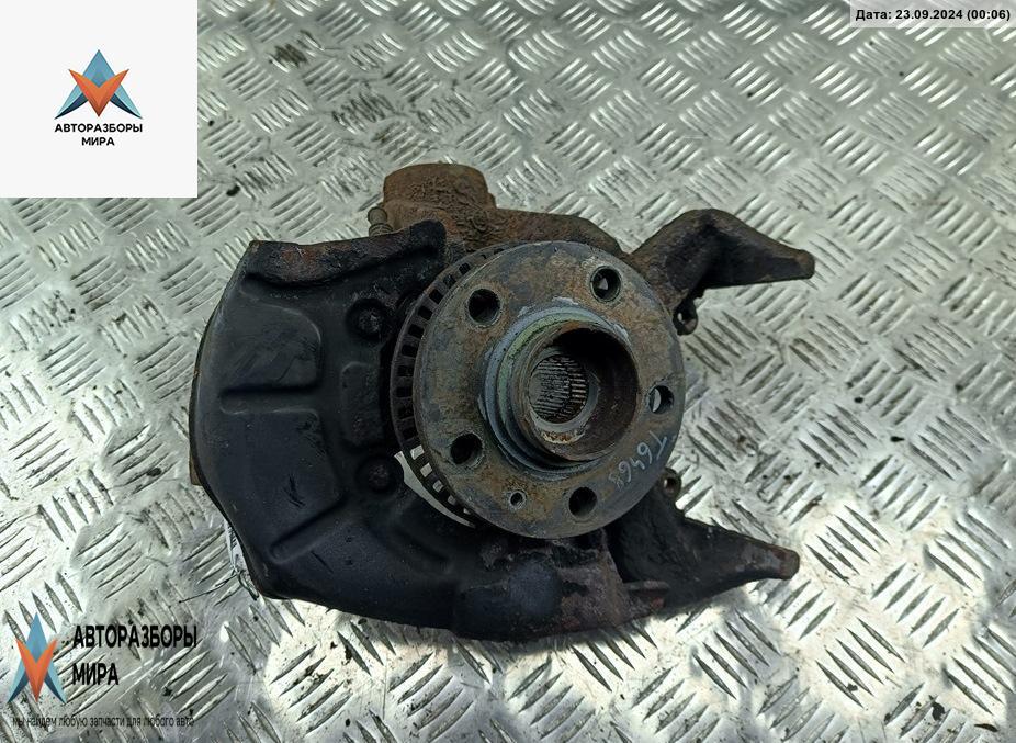 ступица передняя правая Volkswagen Golf 4 поколение 1999, 1.4 л., бензин, МКПП, белый, хетчбэк 5 дв. - фото №1