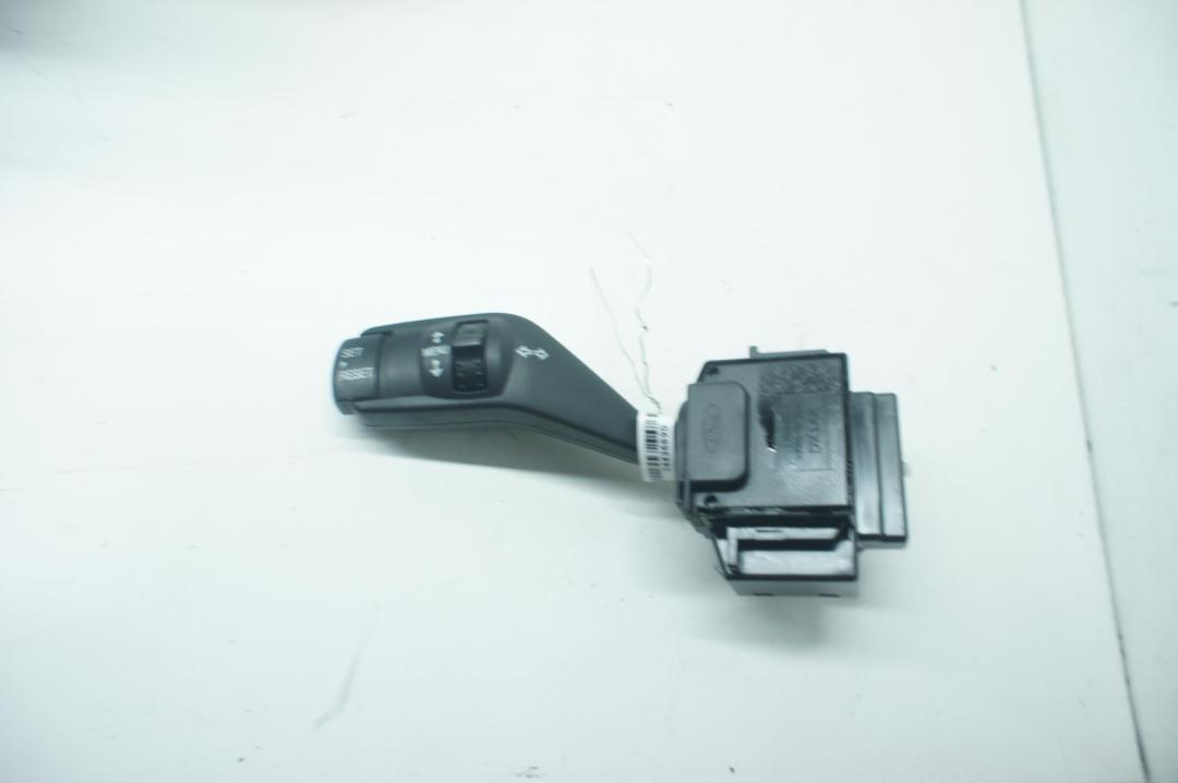 переключатель поворотов Ford Focus 2 поколение 2005, 1.6 л., i, бензин, МКПП, серый, универсал, 17D9401 - фото №1