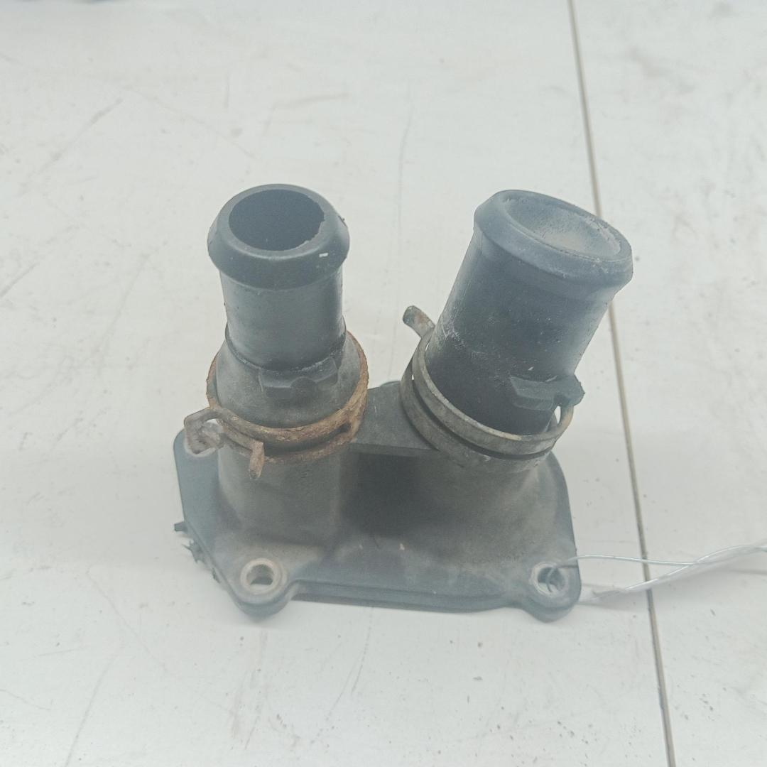 корпус термостата Ford Focus I 2001, 1.6 л., i, бензин, АКПП, серый, универсал, 98MM9K478DA
