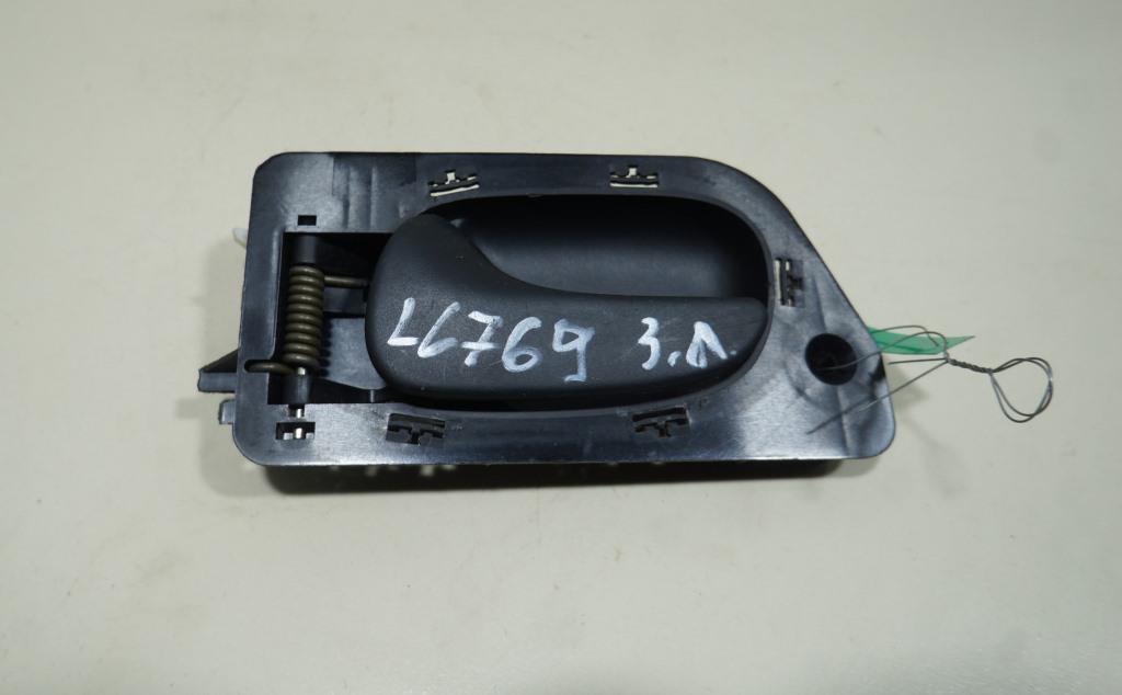 ручка внутренняя задняя левая Renault Laguna 1 поколение 1997, 2.0 л., бензин, МКПП, чёрный, универсал - фото №1
