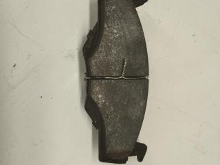 Колодки тормозные передние Volkswagen Jetta 2 поколение [рестайлинг] 1988, 1.6 л., бензин, МКПП, белый, седан