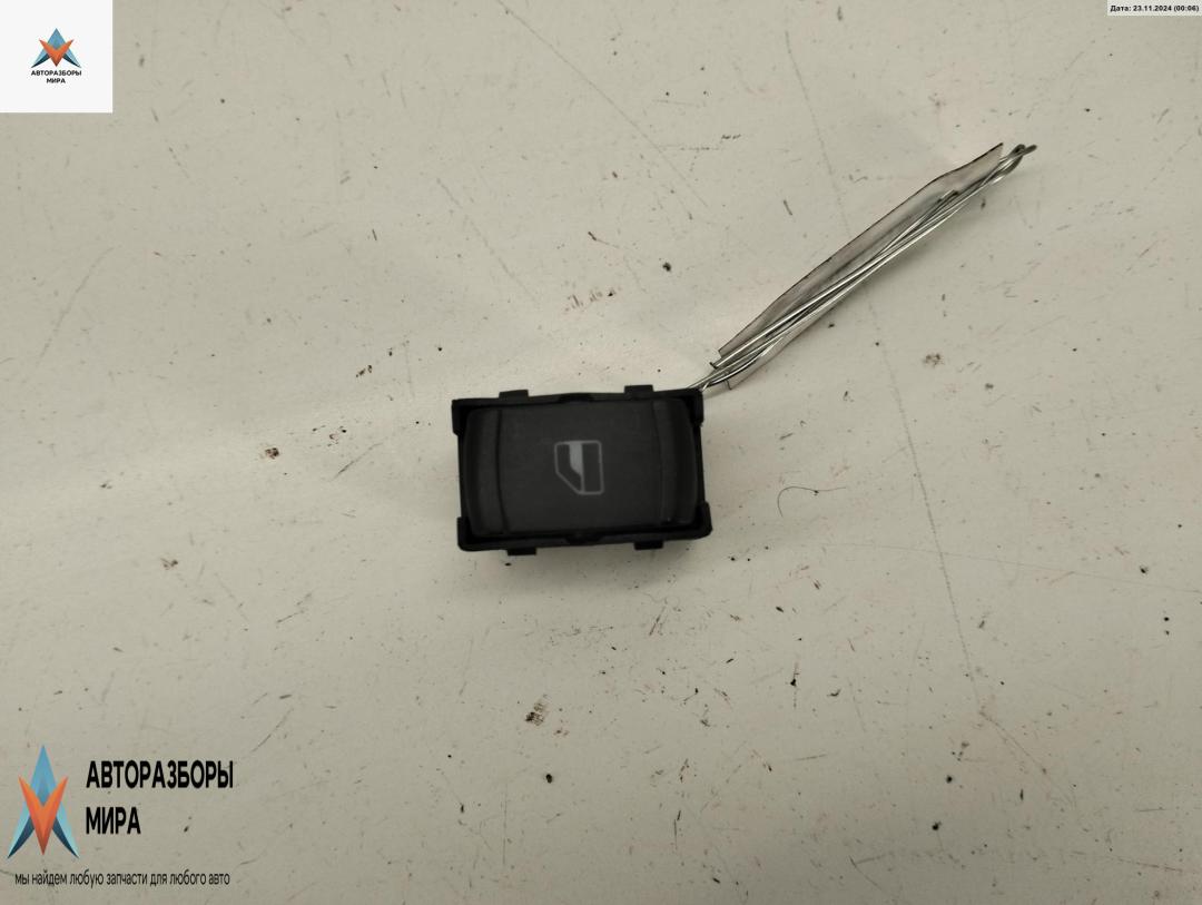 кнопка стеклоподъемника переднего правого Volkswagen Bora 1 поколение 2001, 1.6 л., бензин, МКПП, серый, универсал, 3B0959855B - фото №1