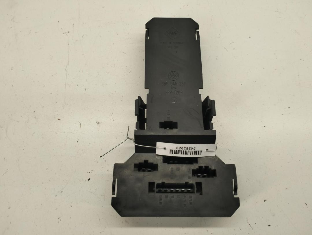 Плата фонаря заднего правого Volkswagen Passat B5 1997, 1.6 л., бензин, МКПП, красный, универсал, 3B9945257