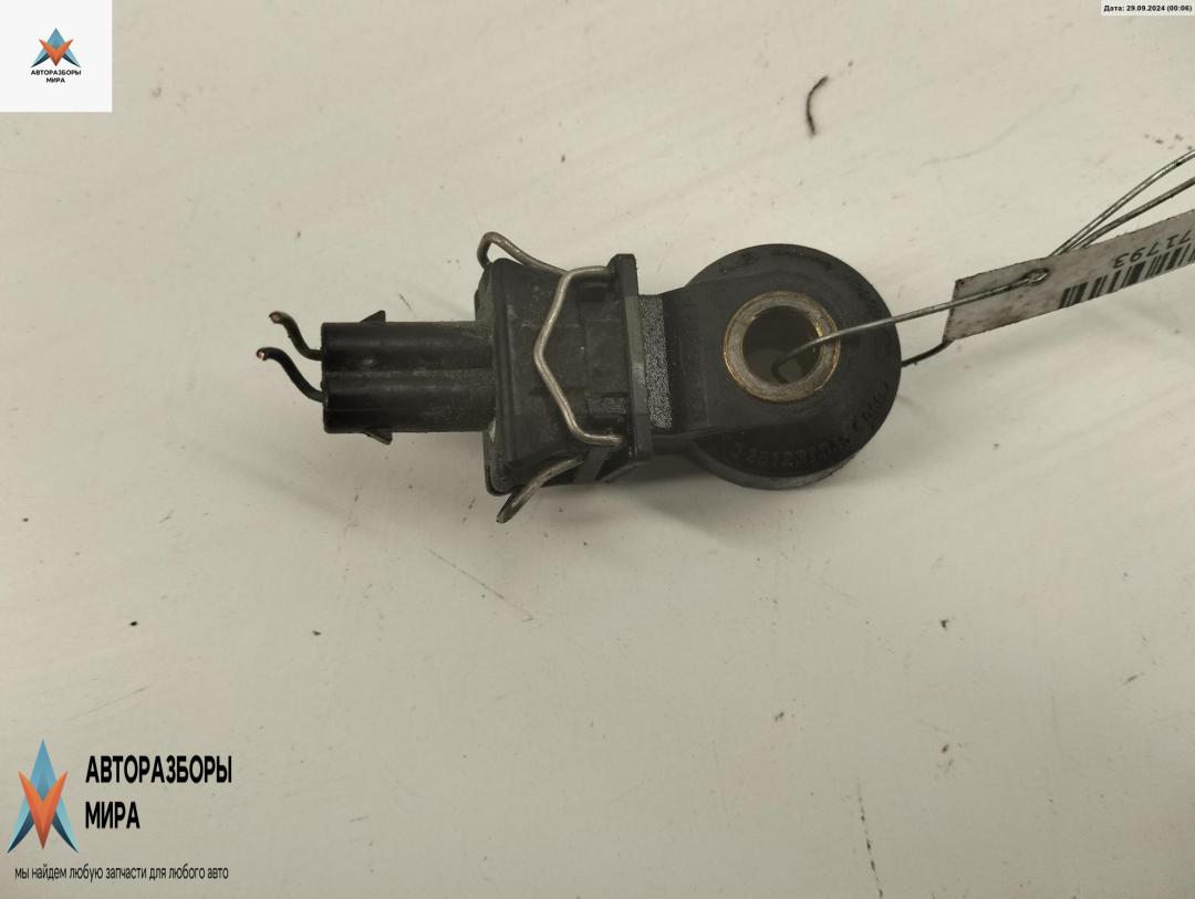 датчик детонации Volkswagen Golf 4 поколение 2000, 1.6 л., бензин, МКПП, чёрный, хетчбэк 5 дв., 030905377A - фото №1