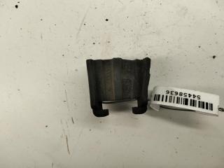 кронштейн радиатора Volkswagen Passat B5+ (GP) 2001, 2.0 л., бензин, АКПП, зелёный, универсал, 8D0260426