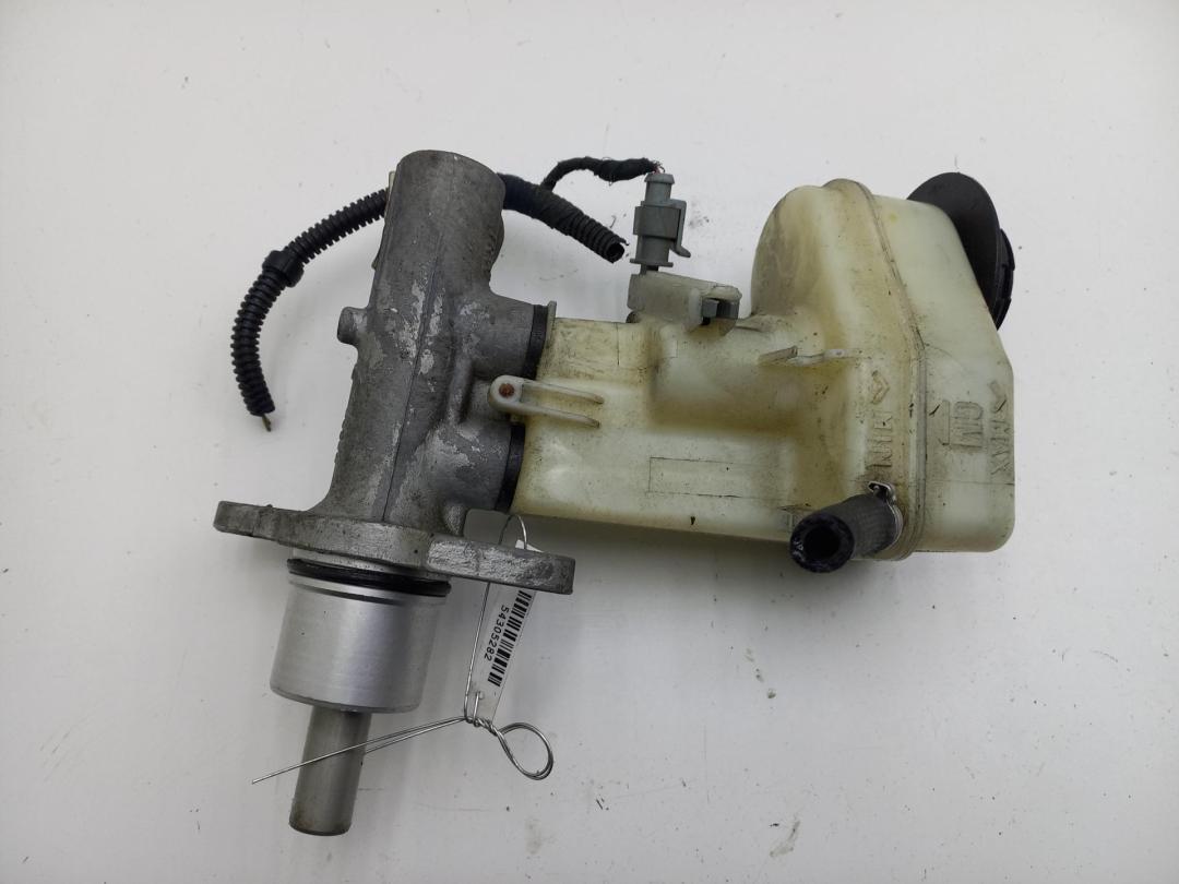 цилиндр тормозной главный Opel Signum 2003, 2.2 л., дизель, МКПП, серый, хетчбэк 5 дв., 32661923