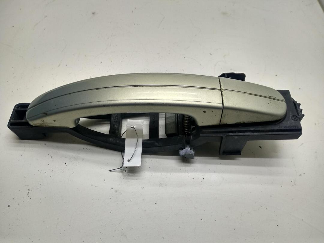 ручка наружная передняя левая Ford Kuga 1 поколение 2008, 2.0 л., дизель, МКПП, серый, внедорожник 5 дв., 3M51R224A37AF - фото №1