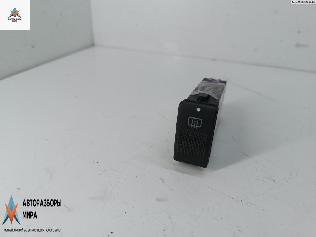 кнопка обогрева заднего стекла Audi A4 B5 1997, 1.8 л., бензин, МКПП, зелёный, универсал, 4D0941503B - фото №1