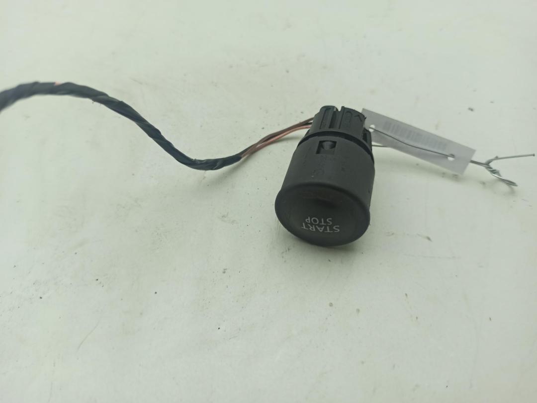 кнопка запуска двигателя Renault Scenic 2 поколение 2004, 2.0 л., бензин, МКПП, серый, минивэн, 107959A - фото №1