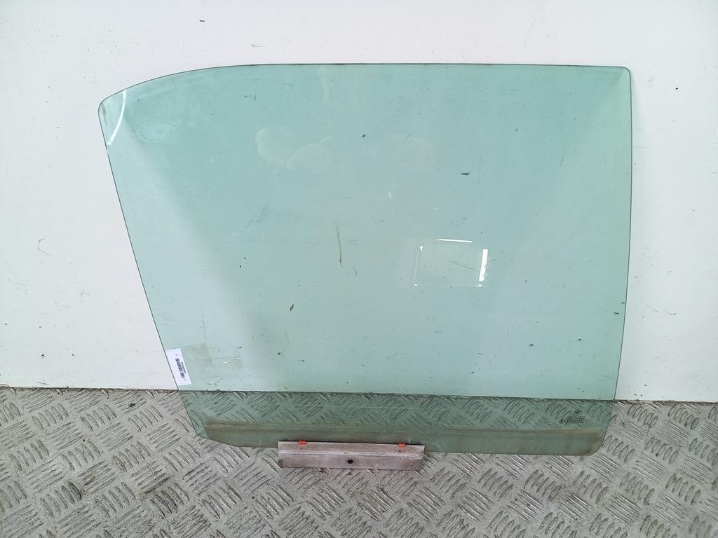 стекло двери задней правой BMW 3 E36 1995, 1.8 л., бензин, МКПП, серый, седан