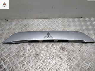 накладка подсветки номера Mitsubishi Outlander 2 поколение 2007, 2.0 л., дизель, МКПП, серый, внедорожник 5 дв.