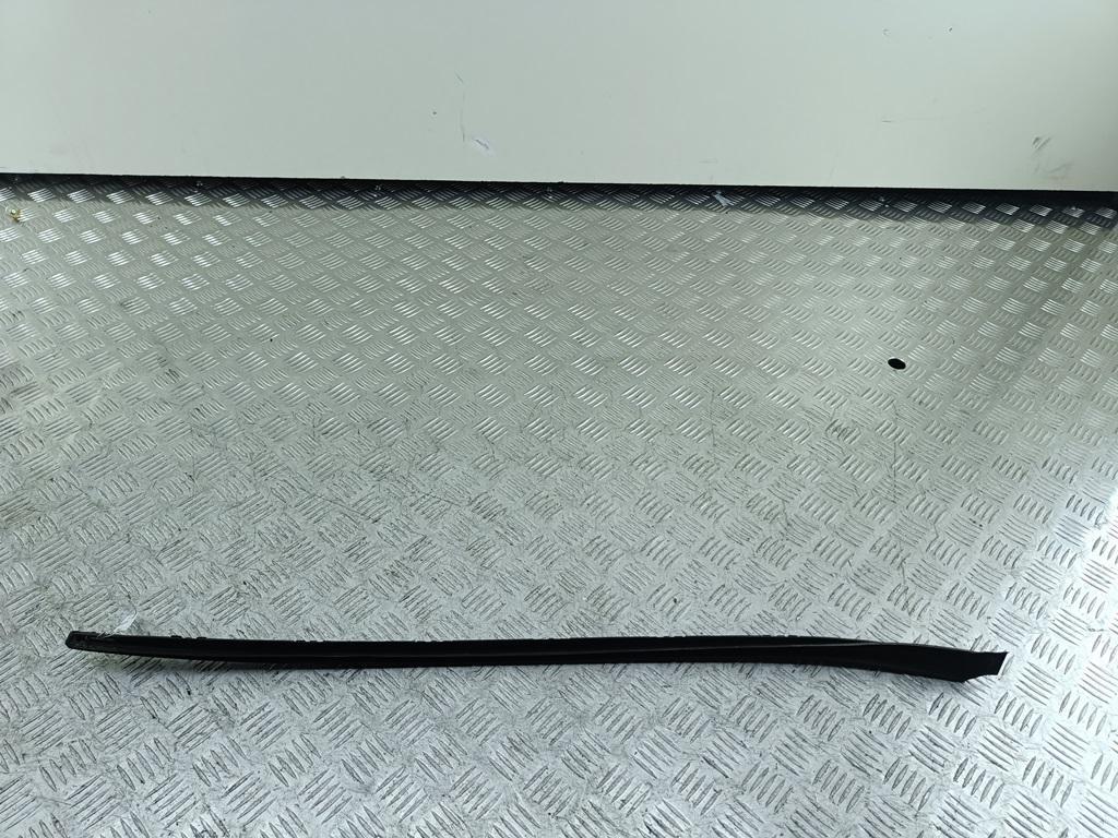 молдинг лобового стекла SEAT Ibiza 2008, 1.4 л., бензин, МКПП, жёлтый, хетчбэк 5 дв., 6J0854320A