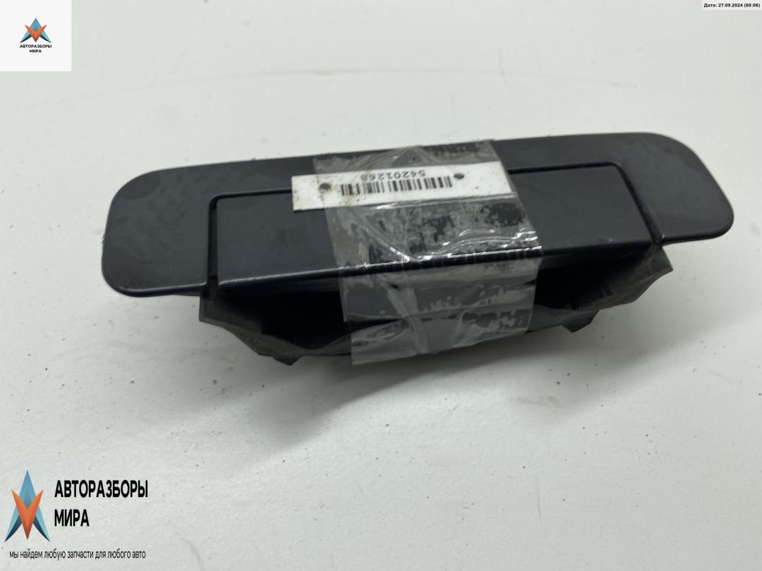 ручка наружная задняя правая Audi A4 B5 1995, 1.8 л., бензин, АКПП, серый, седан, 4A0839206 - фото №1