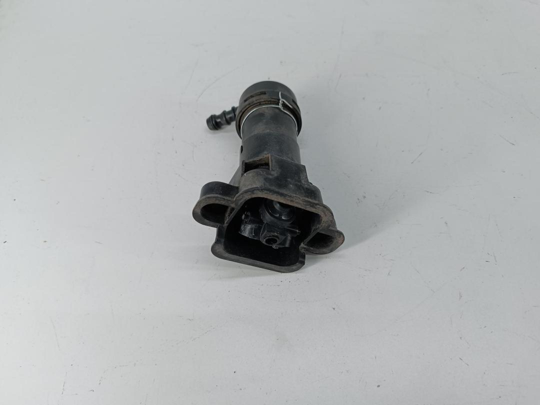 форсунка омывателя фары Audi A4 B6 2001, 2.0 л., бензин, МКПП, серый, седан, 8E0955102