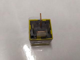 реле (прочие) Opel Zafira 2 поколение (B) [рестайлинг] 2009, 1.7 л., дизель, МКПП, красный, минивэн, 90226846