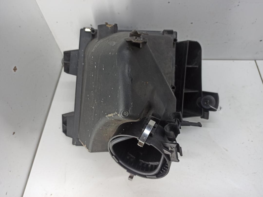 корпус воздушного фильтра Audi A6 C5 2002, 3.0 л., бензин, АКПП, серый, седан, 06C133837N