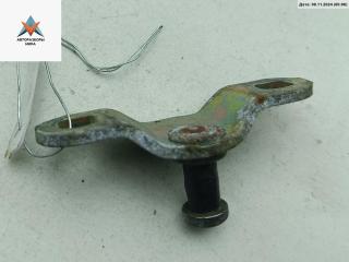 кронштейн (крепление) Ford Mondeo 2 поколение 1997, 1.8 л., бензин, МКПП, зелёный, универсал