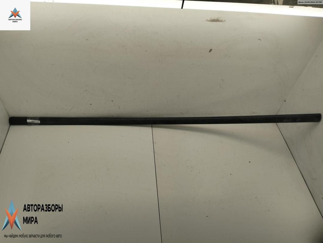 молдинг двери передней левой Volkswagen Golf 4 поколение 1999, 1.4 л., бензин, МКПП, зелёный, хетчбэк 3 дв., 1J3853515 - фото №1