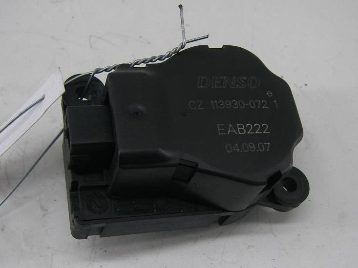моторчик заслонки печки BMW 3 серия E90/E91/E92/E93 2007, 2.0 л., дизель, МКПП, жёлтый, универсал, 410473241 - фото №1