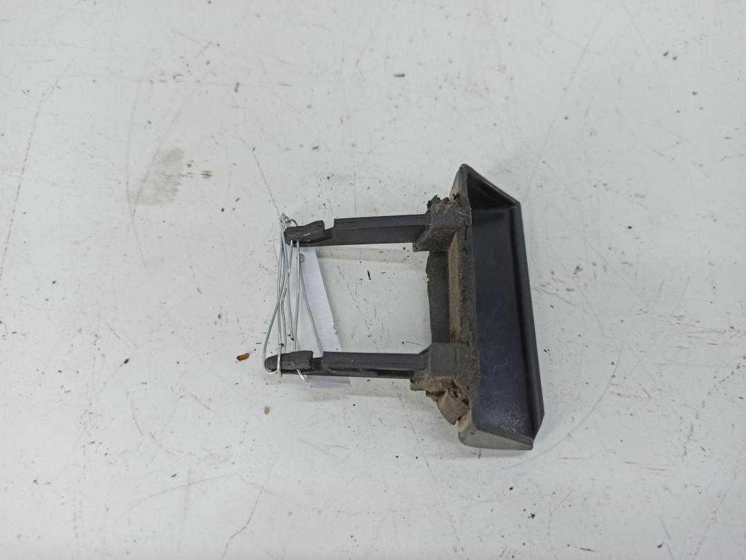 ручка крышки багажника Audi A4 B5 1997, красный, универсал, 8D9827777B