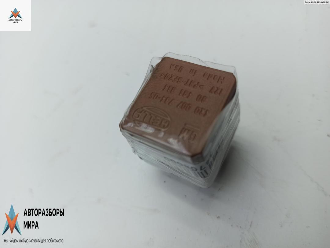 реле (прочие) Opel Zafira 2 поколение (B) 2006, 1.8 л., бензин, МКПП, серый, минивэн, 90491314 - фото №1