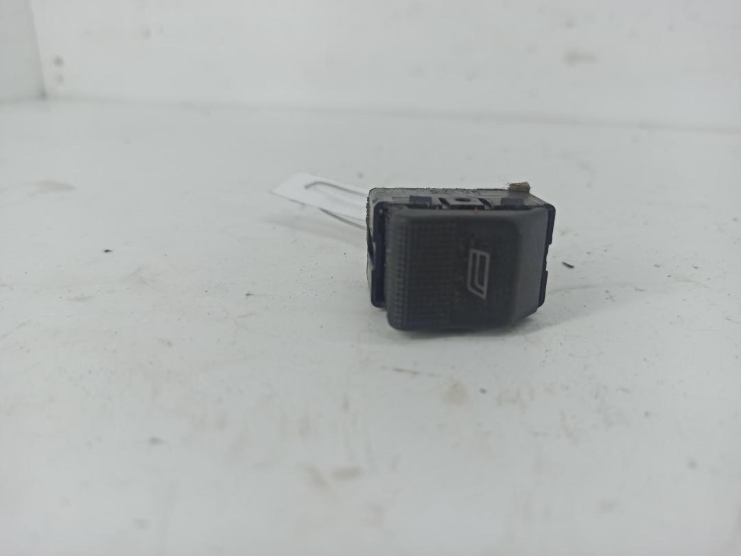кнопка стеклоподъемника переднего левого Audi A4 B5 1996, 1.8 л., Ti, бензин, МКПП, красный, универсал, 4D0959855