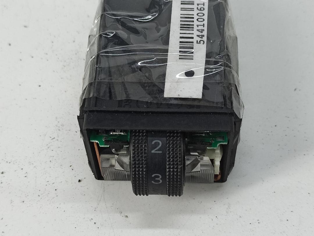 кнопка обогрева сидений Audi A6 C5 2000, 2.5 л., дизель, МКПП, синий, универсал, 4B0963563B