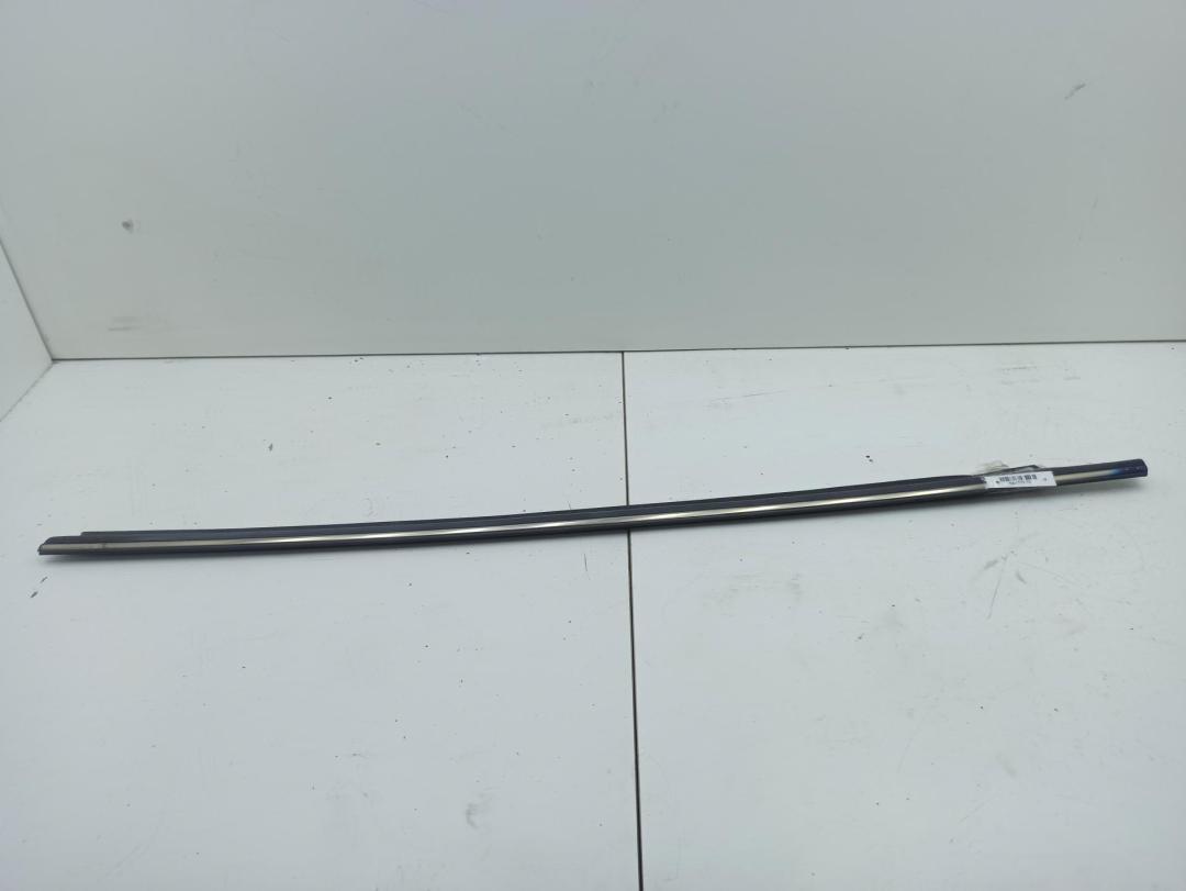 Молдинг стекла двери наружный Opel Vectra B 1997, 1.6 л., бензин, МКПП, синий, хетчбэк 5 дв., 90464297