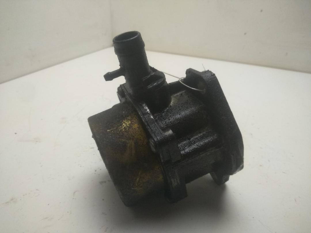 насос вакуумный Nissan Qashqai 1 поколение 2008, 1.5 л., дизель, МКПП, чёрный, внедорожник 5 дв., 8200577807 - фото №1