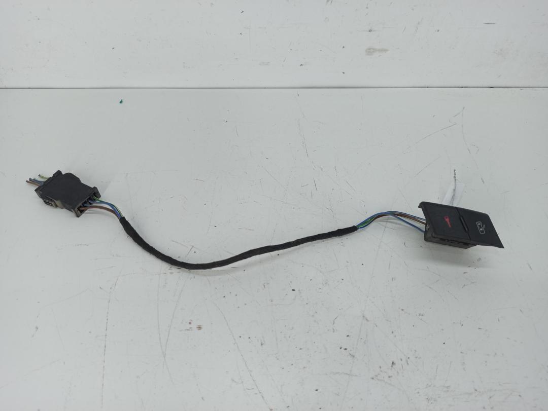 кнопка центрального замка Audi A6 C5 2003, 2.5 л., дизель, АКПП, серый, универсал, 4B1962107