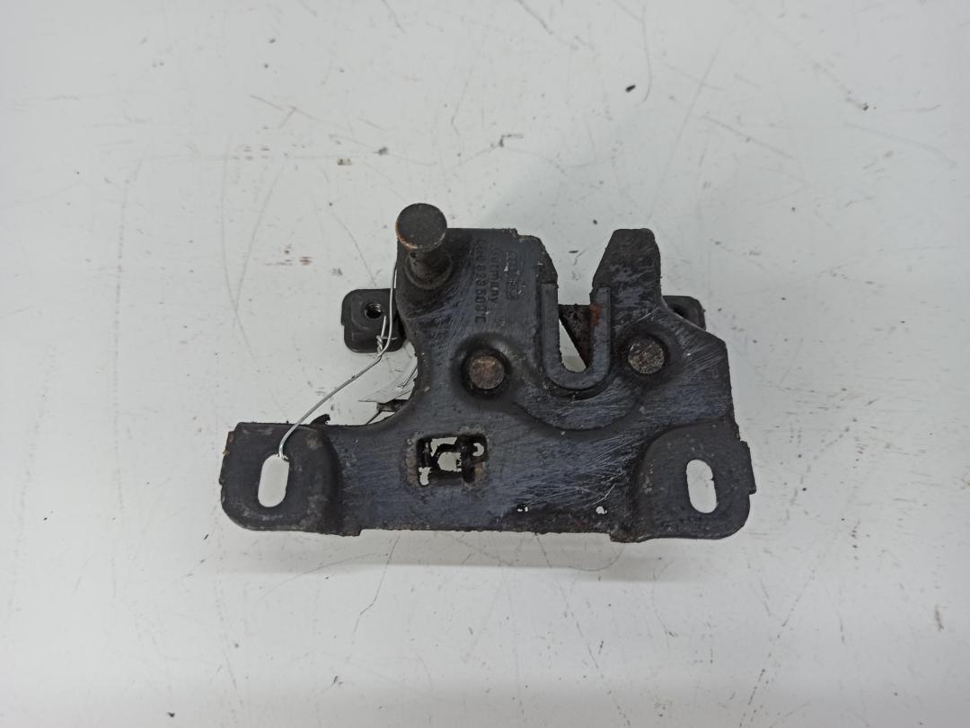 замок капота Audi A4 B5 1997, 1.8 л., бензин, МКПП, серый, седан, 8D823500C