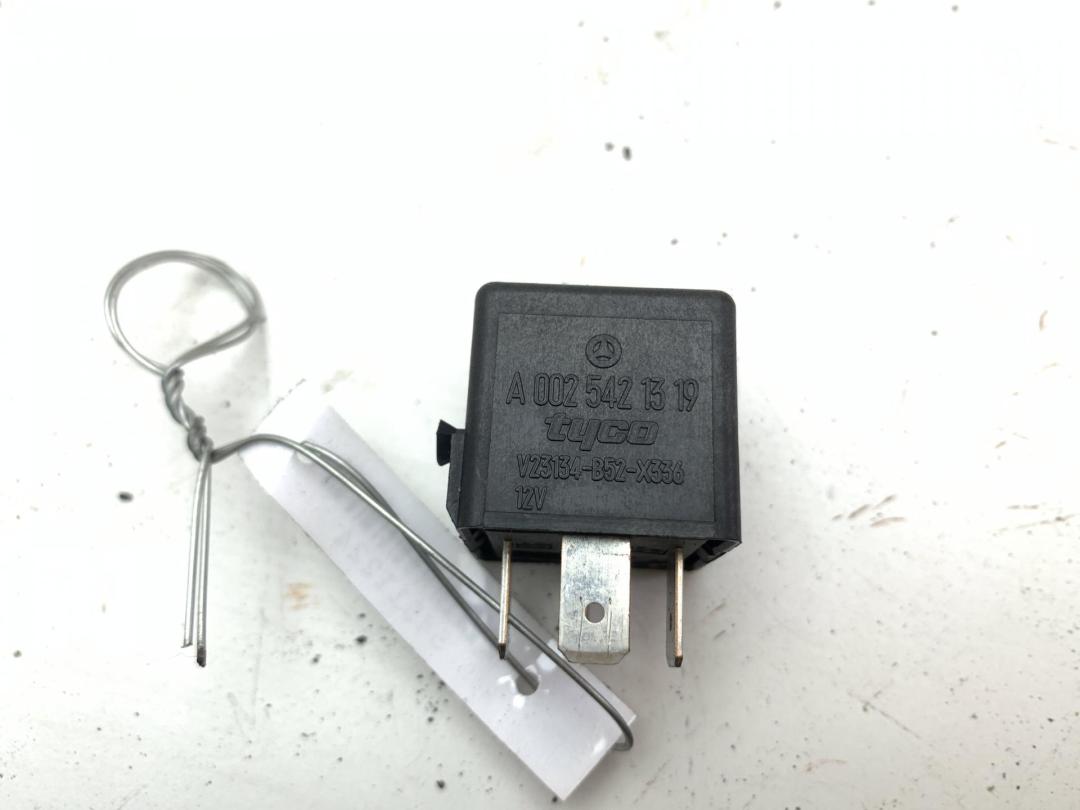 реле (прочие) Mercedes-Benz C W203 2002, 1.8 л., бензин, АКПП, чёрный, универсал, 0025421319