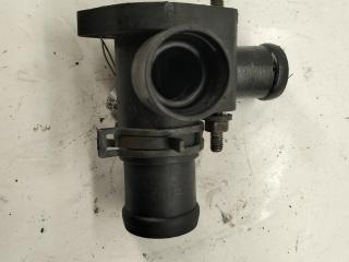 фланец (тройник) системы охлаждения Volkswagen Passat B5 1998, 1.9 л., дизель, МКПП, белый, универсал, VAICO