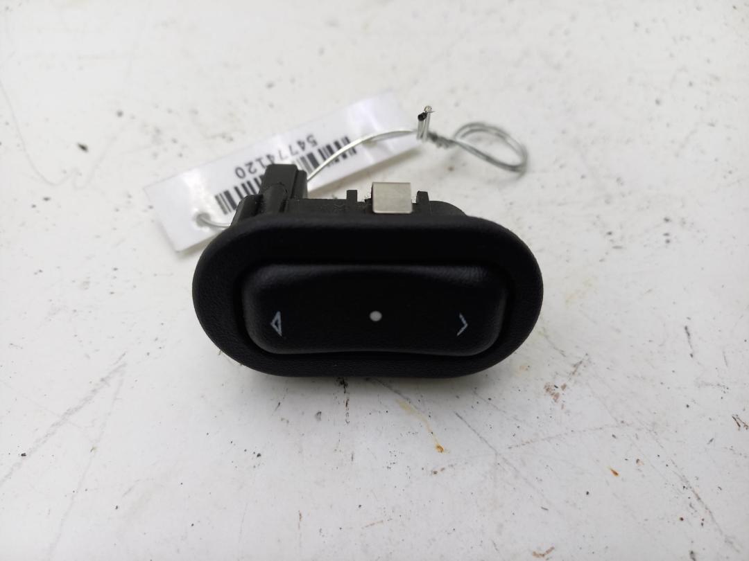 кнопка стеклоподъемника заднего левого Opel Zafira A 2002, 2.2 л., дизель, МКПП, серый, минивэн, 13363100