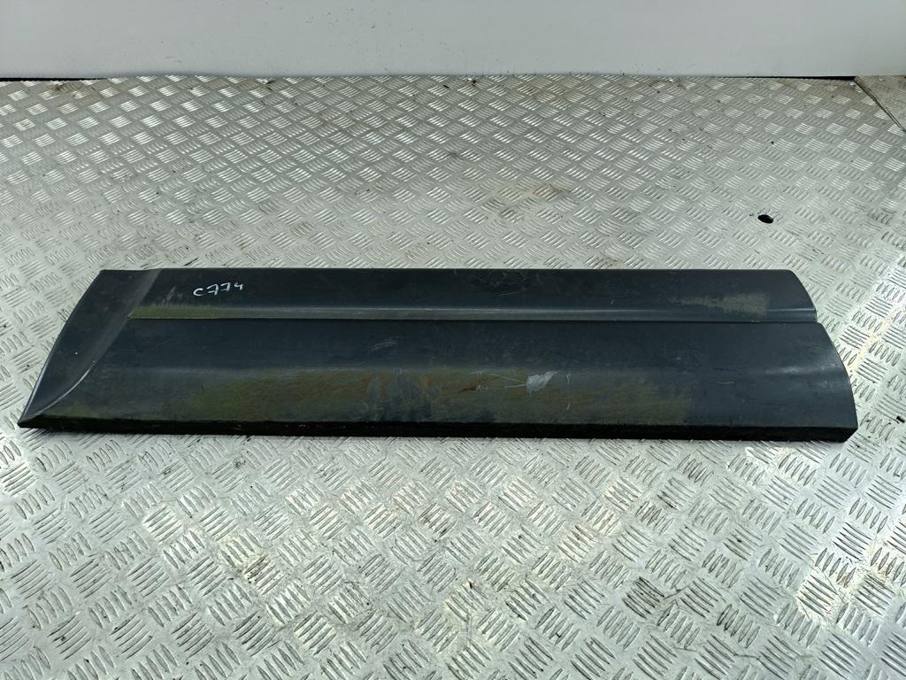 молдинг двери передней левой Suzuki Grand Vitara 2002, 2.0 л., дизель, МКПП, зелёный, внедорожник 5 дв., 7768065DA