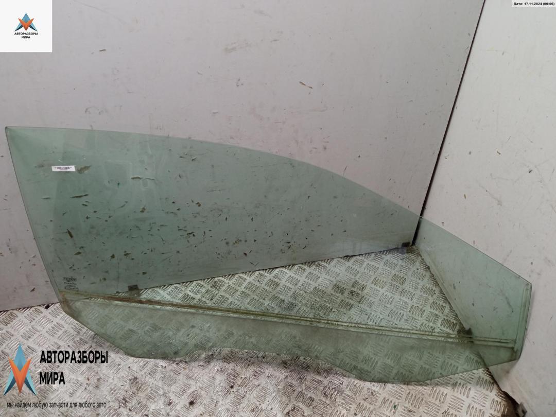 стекло двери передней правой Fiat Stilo 1 поколение 2002, 1.6 л., бензин, МКПП, красный, хетчбэк 3 дв. - фото №1