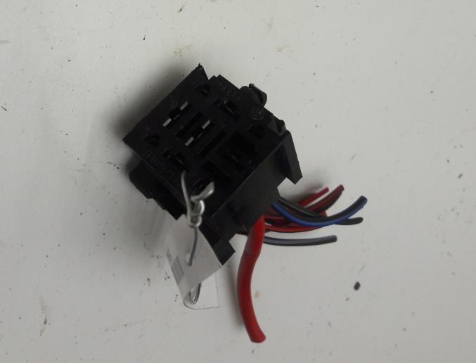 разъем (фишка) проводки Volkswagen Passat B3 1991, 1.8 л., бензин, АКПП, красный, седан, 161937701B