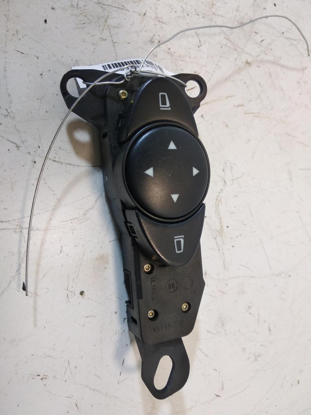 джойстик регулировки зеркал Mercedes-Benz E-Класс W211/S211 2004, 2.2 л., дизель, АКПП, жёлтый, седан, 2118215379 - фото №1