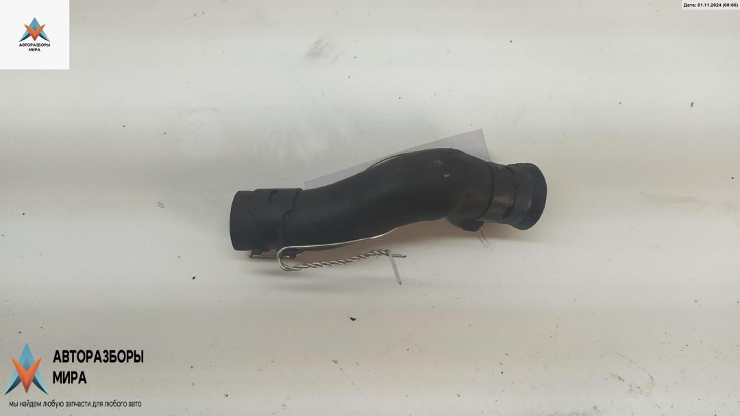 патрубок (трубопровод, шланг) Volkswagen Golf 4 поколение 2000, 1.9 л., дизель, МКПП, чёрный, универсал - фото №1