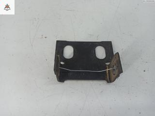 кронштейн переднего бампера Audi 80 8A/B3 1987, 1.8 л., бензин, МКПП, жёлтый, седан