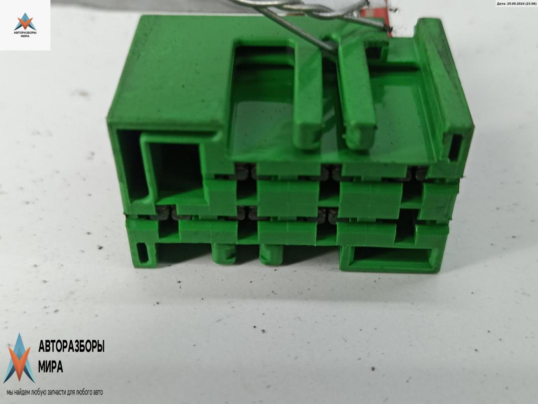 разъем (фишка) проводки Audi A6 4B/C5 2000, 2.5 л., дизель, МКПП, синий, универсал, 8L09719701 - фото №1