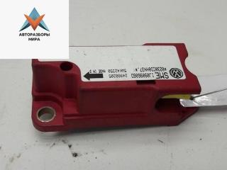 датчик AirBag Volkswagen Golf 4 поколение 1998, 1.4 л., бензин, МКПП, красный, хетчбэк 3 дв., 1J0909606D
