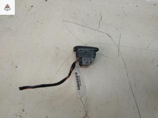 кнопка стеклоподъемника переднего левого Volkswagen Polo 4 поколение [рестайлинг] 2006, 1.2 л., бензин, МКПП, серый, хетчбэк 5 дв.