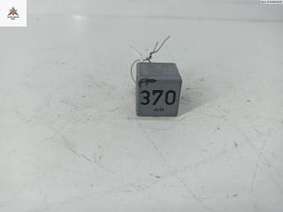 блок управления вентилятором (реле) Audi A4 B5 [рестайлинг] 1999, 1.8 л., бензин, МКПП, красный, седан, 8D0951253