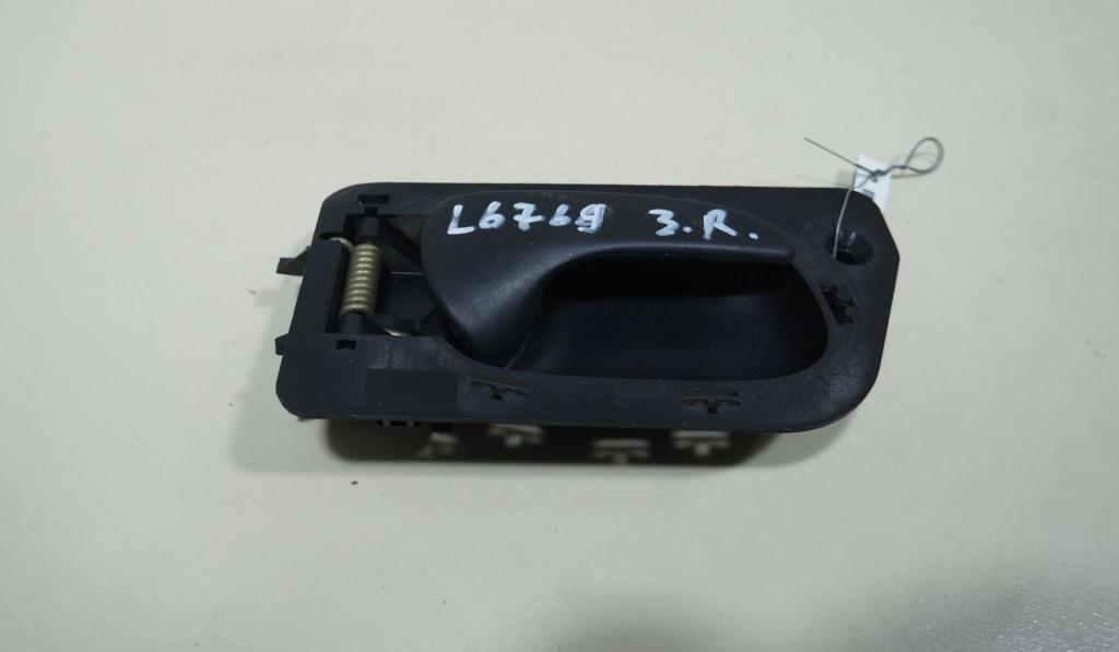 ручка внутренняя задняя правая Renault Laguna 1 поколение 1997, 2.0 л., бензин, МКПП, чёрный, универсал - фото №1