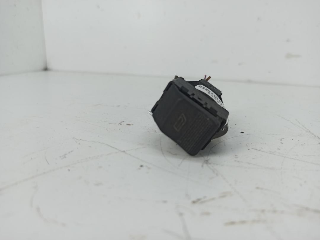 кнопка стеклоподъемника переднего левого Audi A4 B5 1997, 1.6 л., бензин, МКПП, серый, седан, 4D0959855 - фото №1