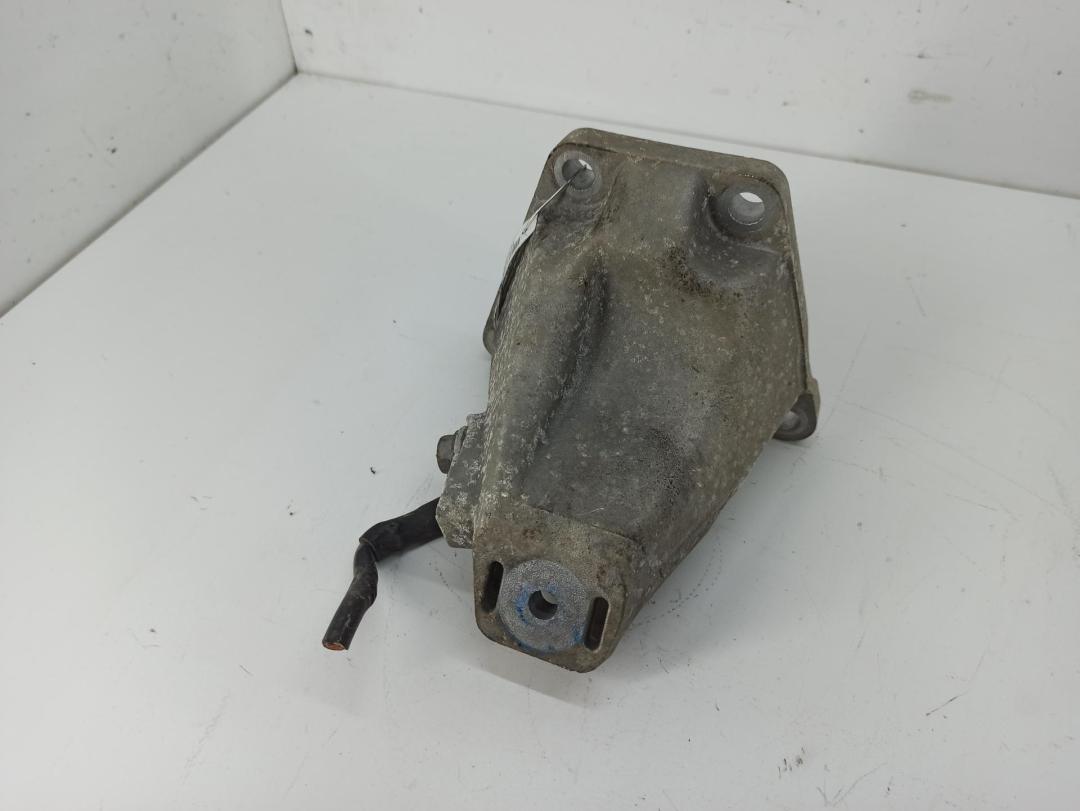 кронштейн двигателя Audi A6 C5 2004, 3.0 л., бензин, МКПП, чёрный, седан, 8D0199308AD