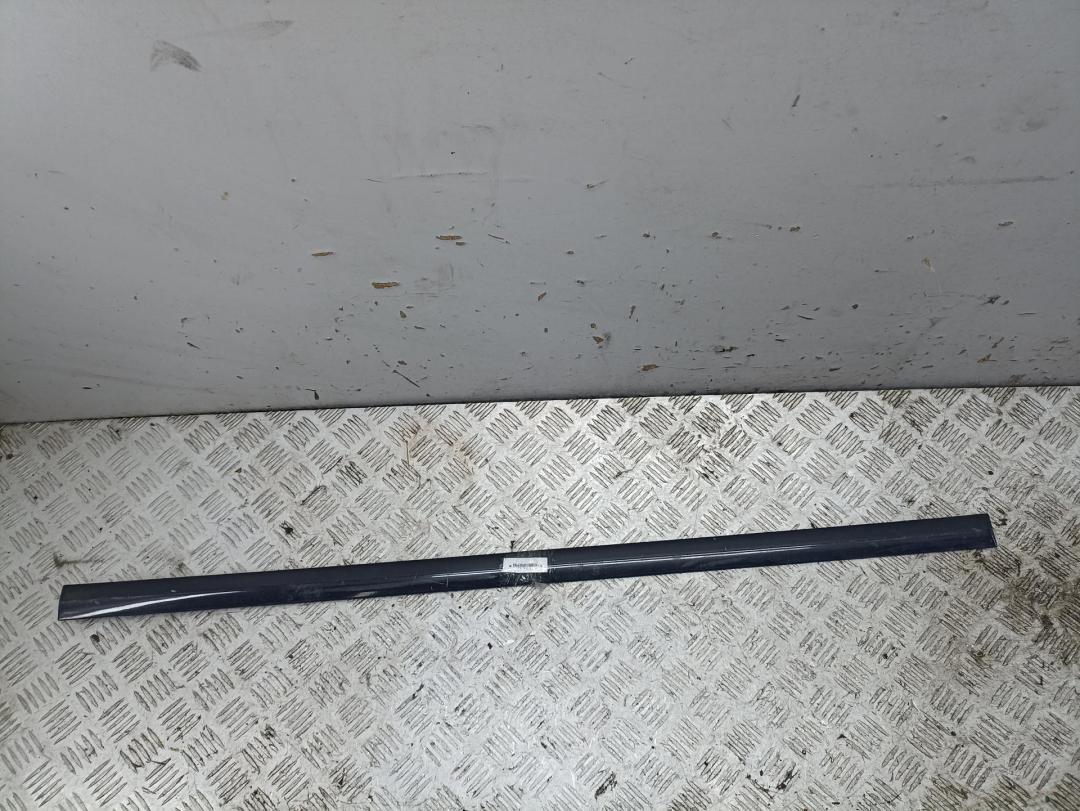 молдинг двери передней правой Opel Vectra C 2005, 1.9 л., дизель, МКПП, чёрный, универсал, 13101649