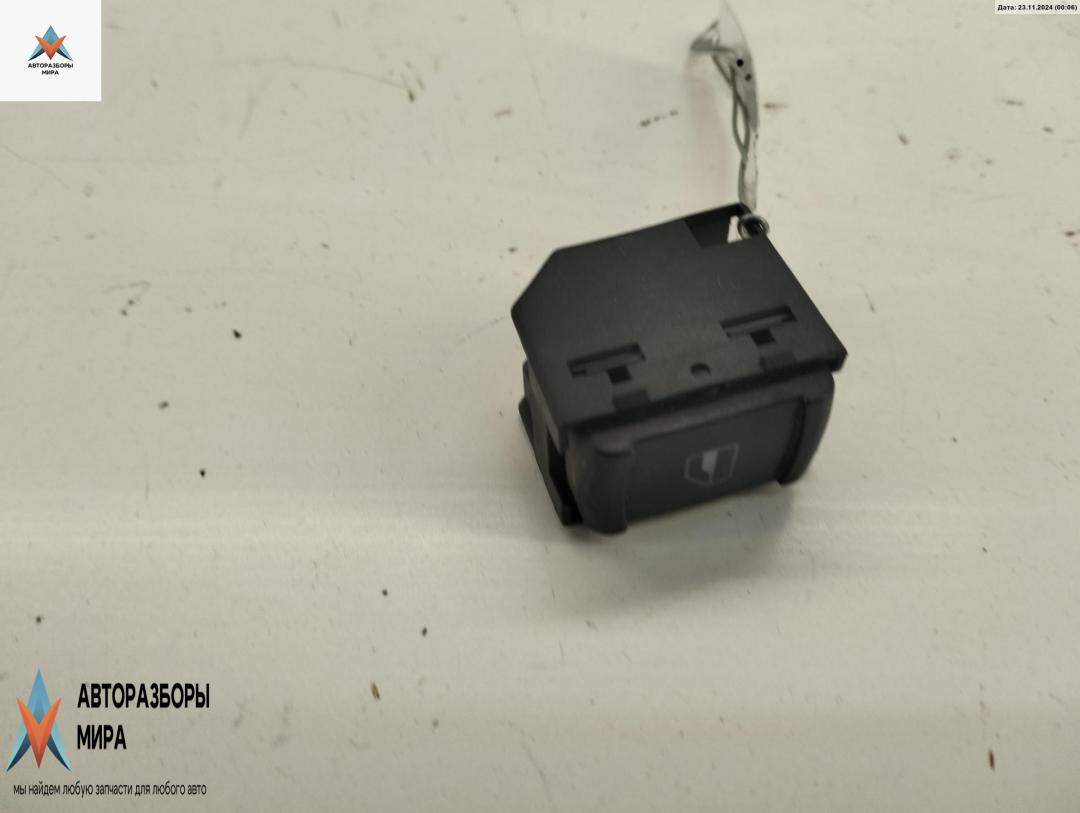 кнопка стеклоподъемника переднего правого Volkswagen Bora 1 поколение 1998, 1.6 л., бензин, МКПП, серый, седан, 3B0959855B - фото №1