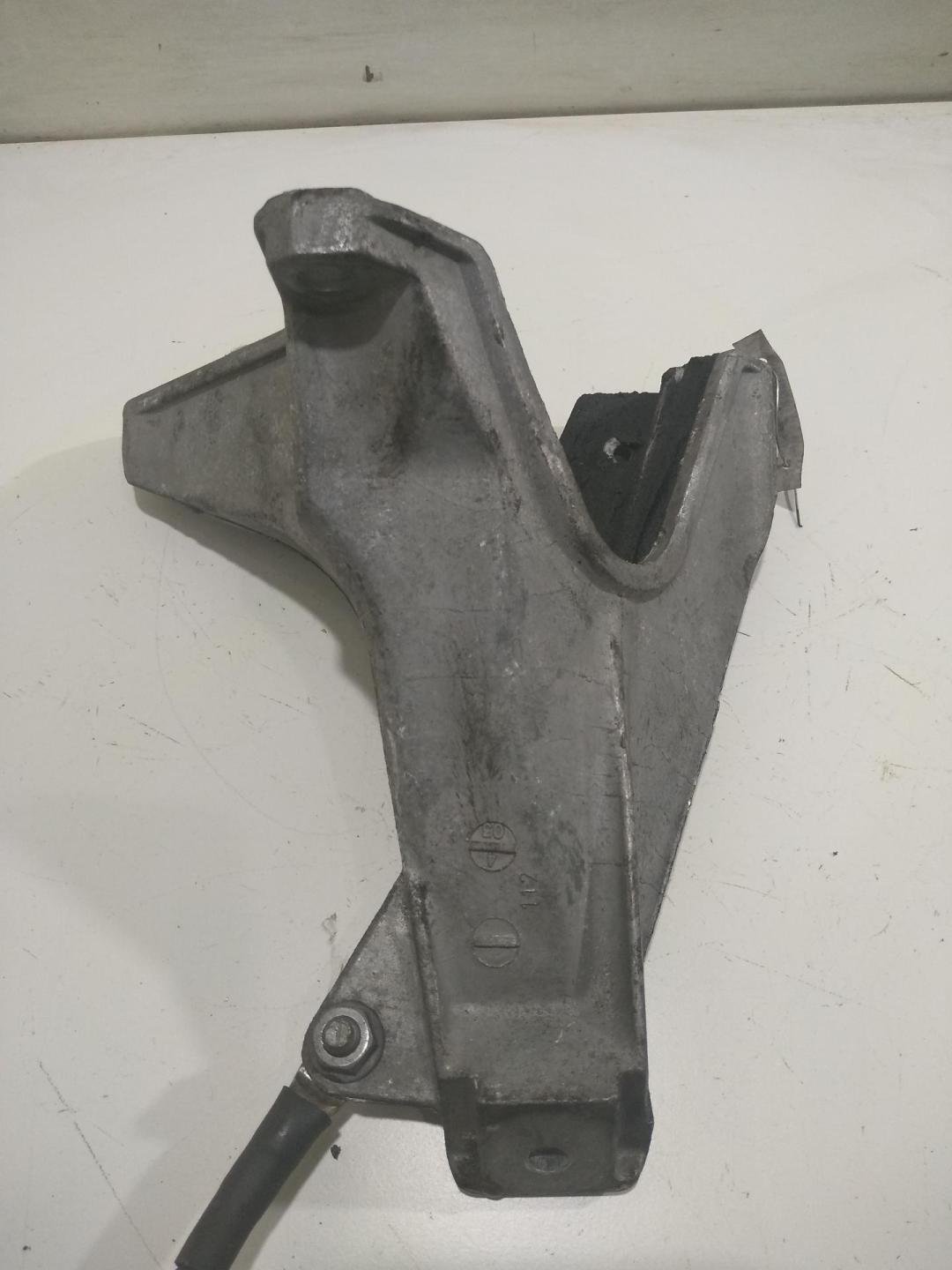 кронштейн двигателя Audi A4 B6 2002, 1.9 л., дизель, МКПП, универсал, 8E0199308D - фото №1